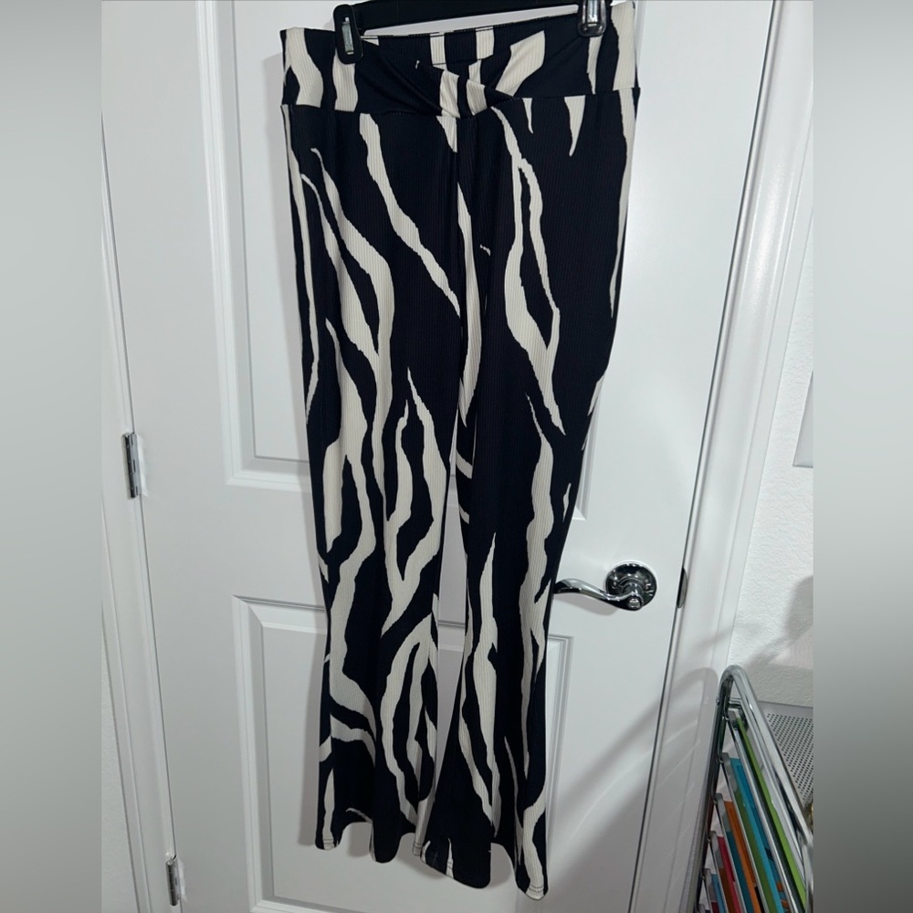 HDE Women’s Crossover Flare Pants Ribbed High Waist Bell Bottom Abstract Zebra L